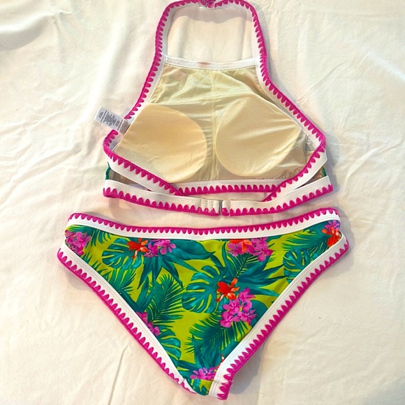 Bikini - Picture 2 of 4